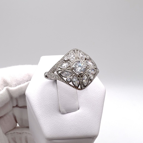 .925 Sterling Silver Vintage Inspired Cz Ring - Picture 12 of 17